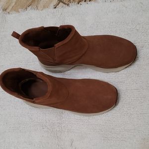 Schechers size 10 Tan Suede